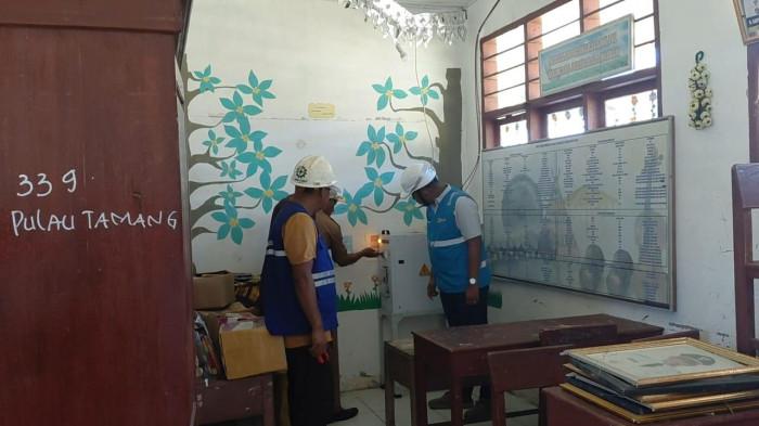 Penyalaan Perangkat SuperSun di SD Negeri 339 Pulo Tamang