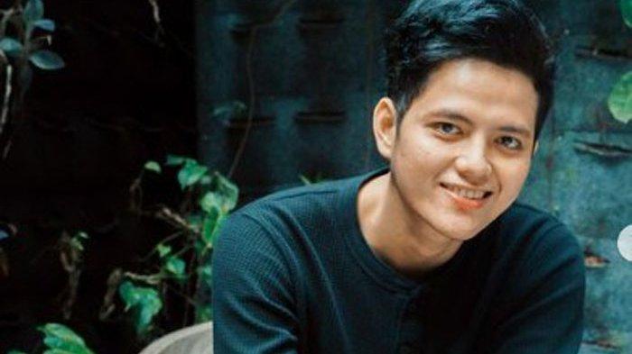 Tolak Bunga Pemberian Penggemar, Penyanyi Stevan Pasaribu Dihujat Netizen