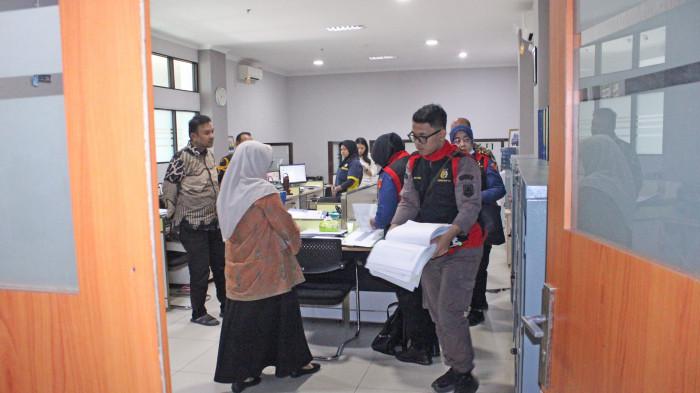 GELEDAH KANTOR BPN - Penyidik Bidang Pidana Kejaksaan Tinggi Sumatera Utara menggeledah kantor Badan Pertanahan Wilayah Sumut dan BPN Kota Medan, Kamis (9/4/2026).