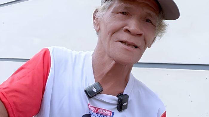 Perjuangan Bapak Becak Merajut Rezeki di Usia Senja