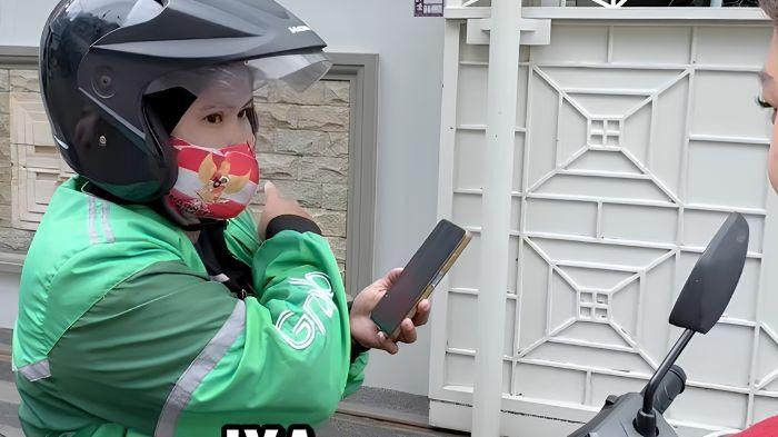 Ibu Pengemudi Ojek Online, Pahlawan Bagi Anak