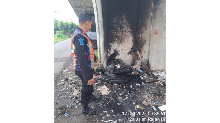 KAI Divre I Sumut Imbau Masyarakat Tak Bakar dan Bakar Sampah di Pinggir Rel Kereta Api