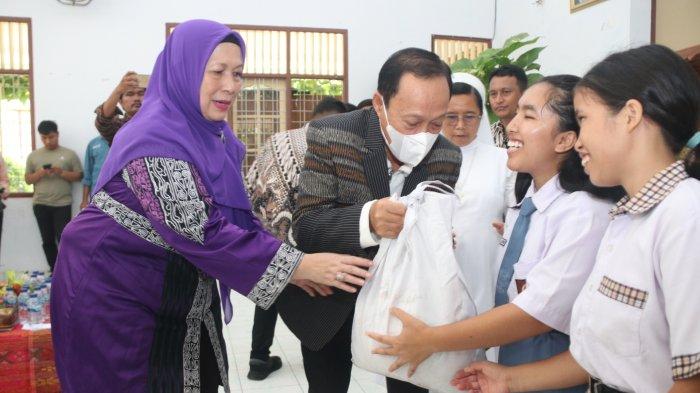 Sekdaprov Sumut Berkunjung ke Panti Asuhan, Beri Semangat untuk Belajar dan Capai Cita-cita