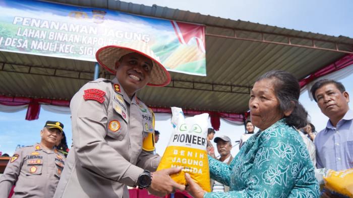 Poktan Binaan Kapolres Toba Tanam Jagung