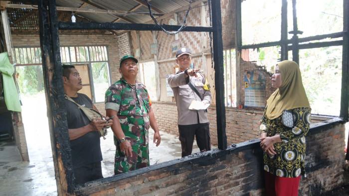 Polsek Bosar Maligas Polres Simalungun Tanggap Cepat Bantu Atasi Kebakaran Rumah Warga