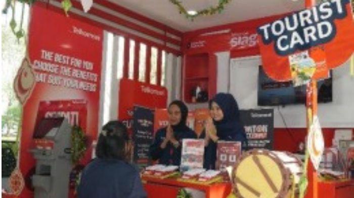 Telkomsel juga menyiagakan Posko Layanan di Bandara Internasional Kualanamu, Deli
Serdang, sebagai salah satu pusat transportasi yang ramai dikunjungi pada periode mudik
lebaran. Posko ini melayani berbagai kebutuhan komunikasi digital untuk memberikan
kenyamanan silahturahmi bagi pelanggan selama momen Hari Raya Idulfitri tahun ini.