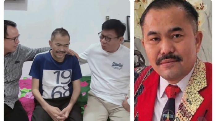 Potret pengacara Kamaruddin Simanjuntak dengan kondisi fisiknya yang semakin kurus membuat banyak orang terkejut. Melalui unggahan Monita Nadeak di media sosial, seperti yang dilihat Senin (11/5/2026), disebutkan bahwa Kamaruddin kini tengah menjalani proses pengobatan. 