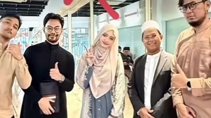 Potret suami Wardatina Mawa dengan Inara Rusli