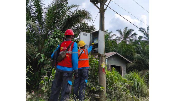 Potret tim Pelayanan teknik melakukan pengecekan dan pemeliharaan Jaringan.