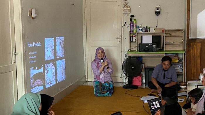 Presentasi Pengenalan Produk Perca dan Pemaparan Materi