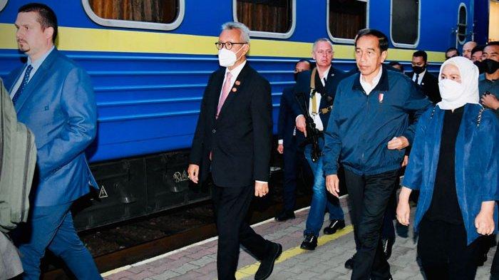 Potret Presiden Jokowi dan Iriana Tiba di Ukraina, Kunjungi Jantung Perang Rusia-Ukraina - Presiden-Joko-Widodo-dan-Ibu-Iriana-Joko-Widodo-tiba-Ukraina.jpg