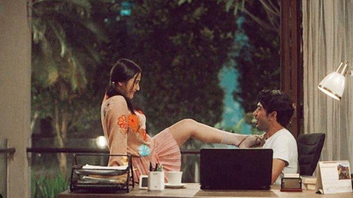 POSE Prilly Latuconsina atas Reza Rahadian jadi Buah Bibir di Jagat Maya, Netter Kaget