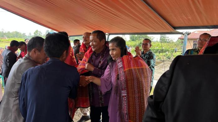 Prosesi Mangulosi Ketua DPD PDIP Sumut Rapidin Simbolon di Luman Malau