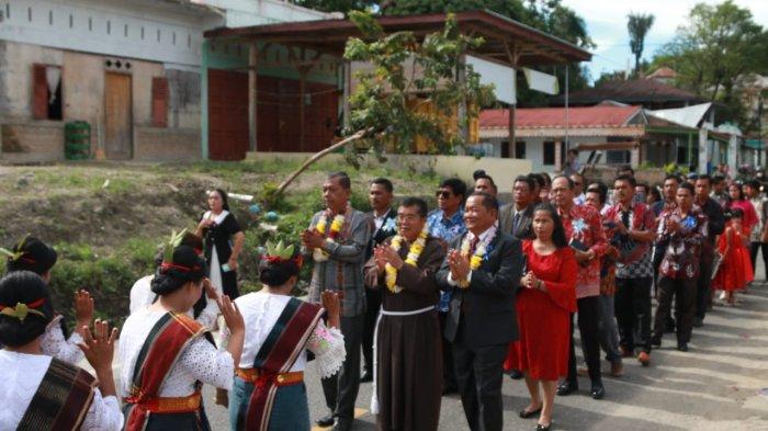 Prosesi Paskah di Tugu Sinaga