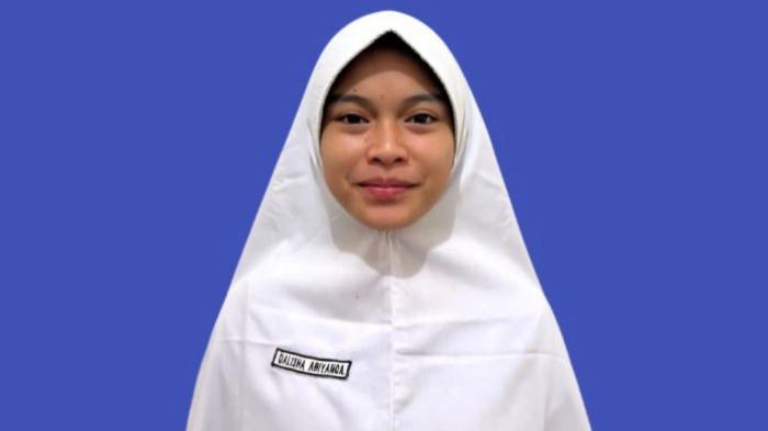 UKIR PRESTASI- Qalisha Abiyanqa, siswi SMP Al Ulum Terpadu meraih medali emas dalam ajang internasional. Ia menciptakan edible coating dari pektin.