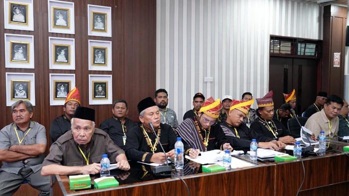 Rapat Pembebasan Lahan PLTA di Kecamatan Sitellu Tali Urang Jehe