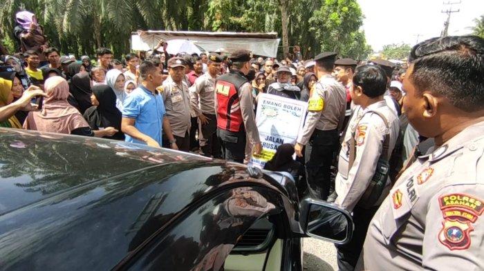 Masyarakat Mengaku Jalan Rusak di Desa Gedangan Dapat Berpengaruh ke Pilkada