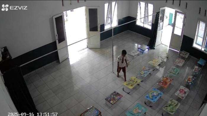 Viral Aksi Aqil, Siswa SD di Percut Sei Tuan yang Diam-diam Bersihkan Musala Sekolah