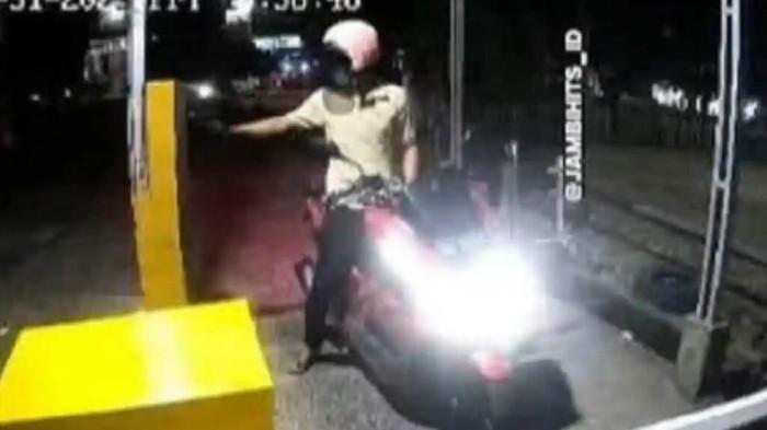 Rekamn cctv polisi propam