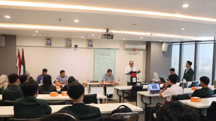 Rektor Universitas Mahkota Tricom Unggul, Dr. Dompak Pasaribu, S.E., M.Si., CPA.