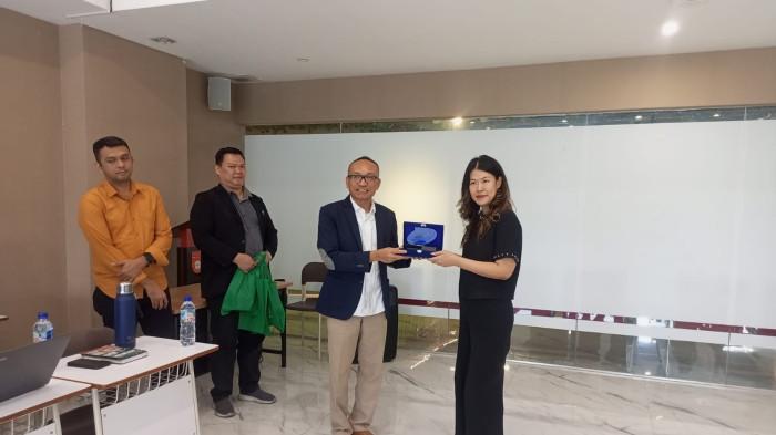 Rektor Universitas Mahkota Tricom Unggul (MTU,