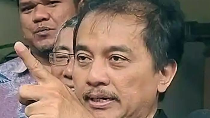 Roy Suryo mendatangi kantor Kejaksaan Tinggi DKI Jakarta, Kejaksaan Agung, hingga Dewan Perwakilan Rakyat (DPR) RI. Adapun kedatangan Roy Suryo didampingi kuasa hukumnya tersebut untuk meminta agar kasus hukum ijazah Presiden ke-7 RI Joko Widodo (Jokowi) segera dihentikan. Jangan sampai ke Pengadilan. Karena menurut Roy Suryo, batas waktu terkait dengan penanganan kasus ijazah Jokowi sudah kedaluwarsa.