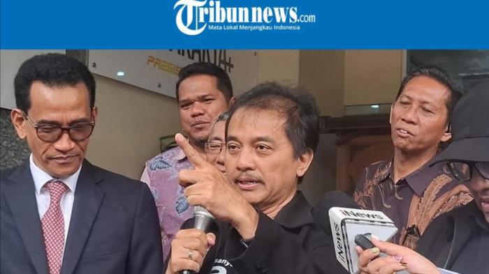 Roy Suryo meminta agar kasus hukum ijazah Presiden ke-7 RI Joko Widodo (Jokowi) segera dihentikan. Jangan sampai ke Pengadilan. Karena menurut Roy Suryo, batas waktu terkait dengan penanganan kasus ijazah Jokowi sudah kedaluwarsa.