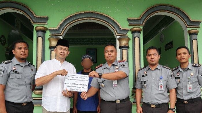Rutan Tarutung Terima Bantuan Renovasi Masjid dari Direktur Utama PT. Mazuma Agro Indonesia