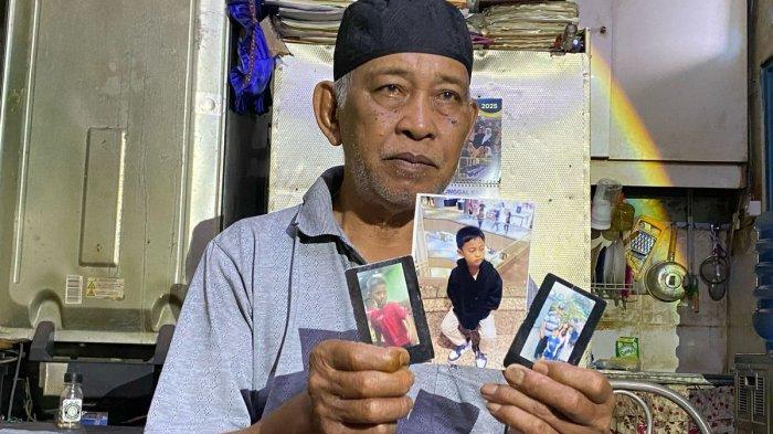 BOCAH MENGHILANG - Kakek Alvaro Kiano Nugroho (6), Tugimin (71), saat ditemui di Bintaro, Pesanggrahan, Jakarta Selatan, Selasa (22/4/2025). Sudah 47 hari berlalu sejak Alvaro menghilang tanpa jejak dari Masjid Jami Al Muflihun (KOMPAS.com/BAHARUDIN AL FARISI)