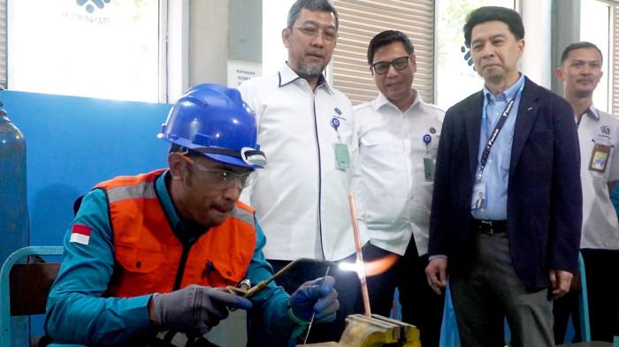 Shinji Miyata - Presiden Direktur PT Daikin Airconditioning Indonesia
Budi Mulia - Direktur PT Daikin Airconditioning Indonesia
Yose Rizal, S.TP., M.M. - Kepala BBPVP Bekasi
Dr. Ir. Abdullah Qiqi Asmara, S.T., M.Si, IPU - Direktur Bina Standarisasi Kompetensi dan Program Pelatihan Direktorat Jenderal Pembinaan Pelatihan Vokasi dan Produktivitas