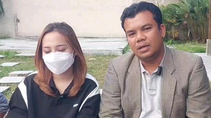 SW melaporkan pencemaran nama baiknya ke Polda Sumut. Bersama kuasa hukumnya dia meminta agar yang menuding dirinya merebut suami orang ditangkap.
