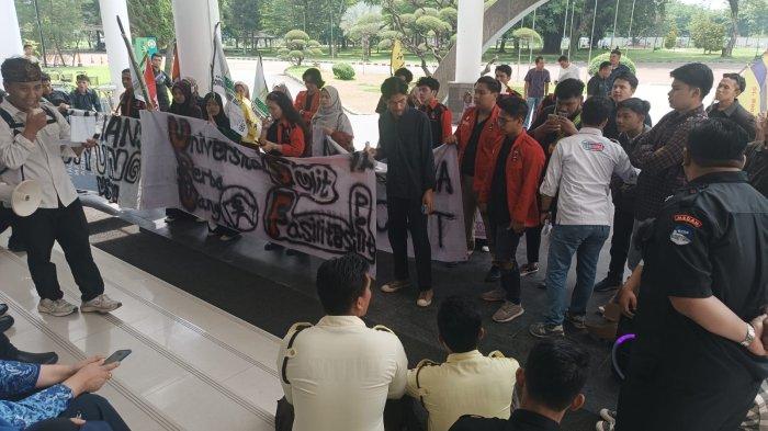 Akhirnya Rektor USU Tanggapi Tuntutan Mahasiswa Soal Kenaikan Uang Kuliah/UKT