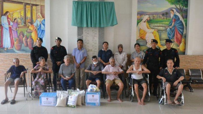 Jum'at Berkah, Sat Brimob Polda Sumut Bakti Sosial di Panti Jompo