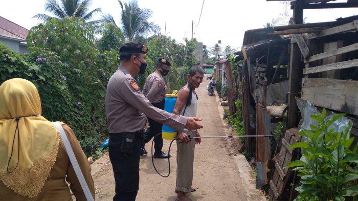 Antisipasi PMK, Satgas Penanganan Ops Aman Nusa II Kembali Semprot Disinfektan di Pudun Jae
