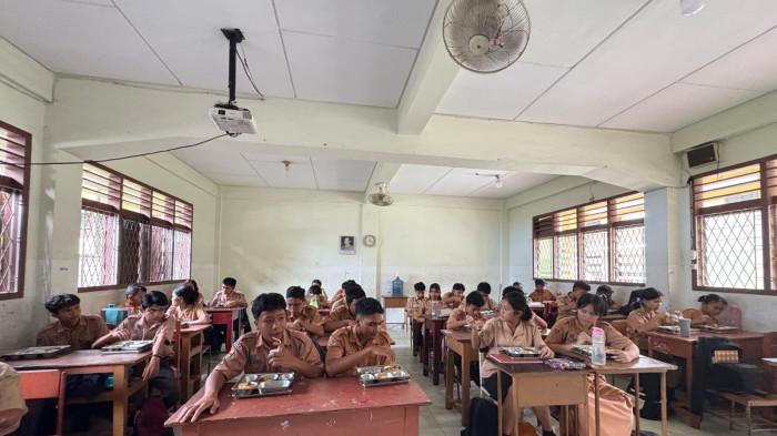 Pemprov Minta Tak Beli Bapok MBG di Pasar, Tapi ke Distributor, BGN:Harga Naik yang Disalahkan SPPG