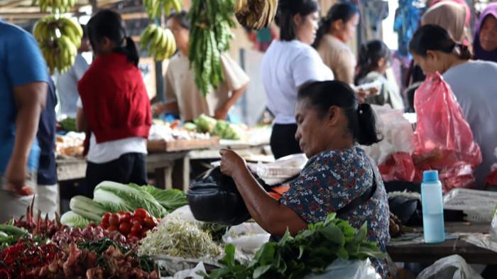 Sekretaris Daerah bersama Kepala Kantor Badan Pusat Statistik KE Pasar Klohi