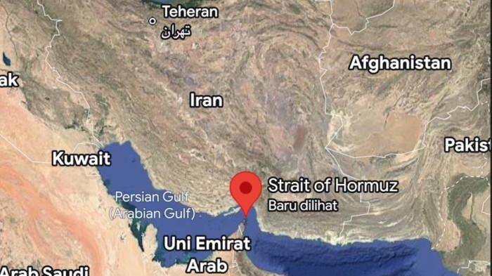 SELAT HORMUZ - Selat Hormuz, jalur pelayaran strategis yang menghubungkan Teluk Persia dengan Laut Arab, menjadi titik vital distribusi sekitar sepertiga ekspor minyak dunia. Ketegangan di kawasan ini berpotensi memicu gejolak harga energi global dan berdampak hingga ke Indonesia.