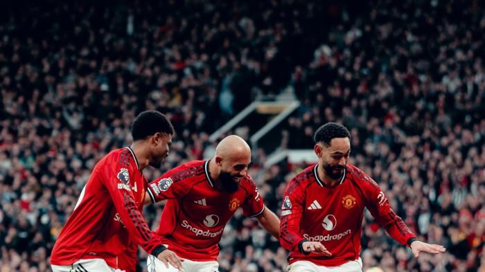 SELEBRASI JOGET - Pemain Manchester United selebrasi joget usai mencetak gol ke gawang Fulham di pekan ke-24 Liga Inggris 2025/2026. Manchester United menang dengan kor 3-2.