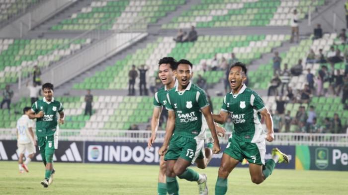 PSMS VS PSPS - Selebrasi pesepakbola PSMS Medan seusai mencetak gol ke gawang PSPS Pekanbaru pada lanjutan pertandingan Pegadaian Championship Musim 2025/2026, di Stadion Utama Sumatera Utara, Deliserdang, Sabtu (28/3/2026).  Hasil akhir pertandingan PSMS Medan bermain imbang dengan PSPS Pekanbaru dengan skor 1-1.