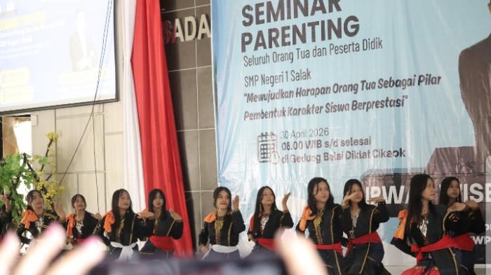 Seminar parenting day SMPN 1 Salak pakpak