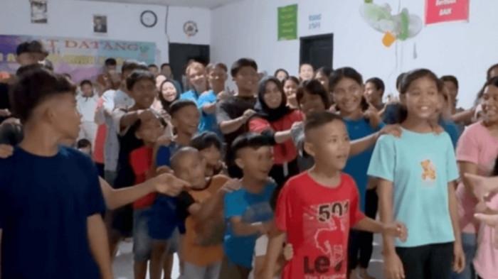  Senyum Bahagia Anak Hebat Generasi Emas