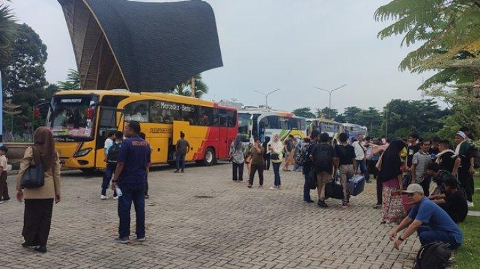 Dengan 7 Bus tanpa Banner 'Study Tour' Ratusan Siswa SMPN 7 Medan Tetap Ngotot ke Berastagi