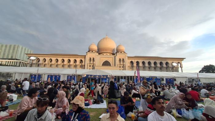 Serunya Berburu Kuliner di Bazar