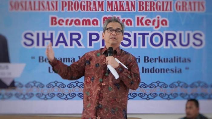 Sihar Sitorus sosialisasi MBG di Samosir