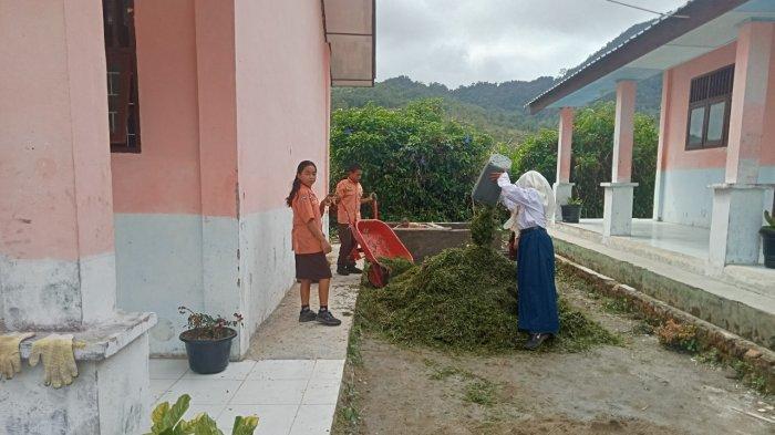SMP Negeri 2 Satu Atap Salak Desa Kuta Tinggi Kembangkan Sistem Pengolahan Sampah Menjadi Pupuk