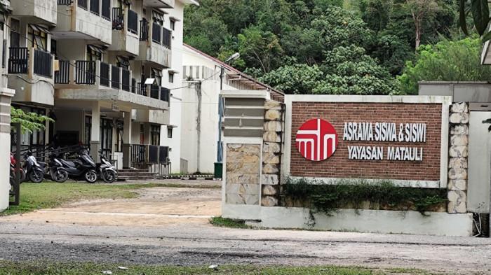 ASRAMA PUTRI - Suasana Asrama Putri SMA Negeri 1 Matauli, Pandan, Tapanuli Tengah, Jumat (17/4/2026). Seorang siswi dikabarkan terjatuh dari lantai III hingga kini kondisinya dirawat di RSUD Pandan kemarin petang.