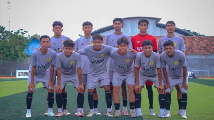 Skuat PSDS Deliserdang di kompetisi Liga Nusantara musim 2025/2026. Tim berjuluk Traktor Kuning tersebut tumbang dengan skor telak 1-5 saat menghadapi Nusantara Lampung di Stadion Moch Subroto, Jawa Tengah, Rabu (3/12/2025) malam.