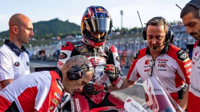 Somkiat Chantra bersiap untuk balapan