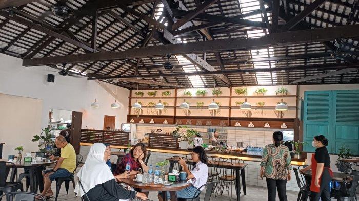Srikandi Samanhudi, Menuai Berkah Relokasi, Tetap Andalkan Menu Nusantara - Srikandi-Samanhudi-2.jpg