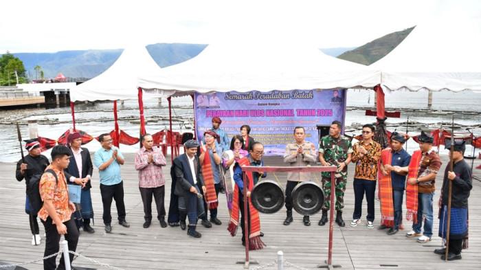 Merayakan Warisan, Menyatukan Generasi,  Pemkab Samosir Peringati Hari Ulos Nasional